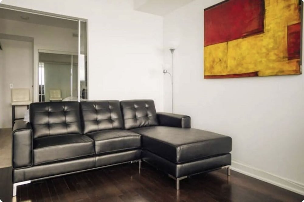 Luxury Condos at York Street - Image 1