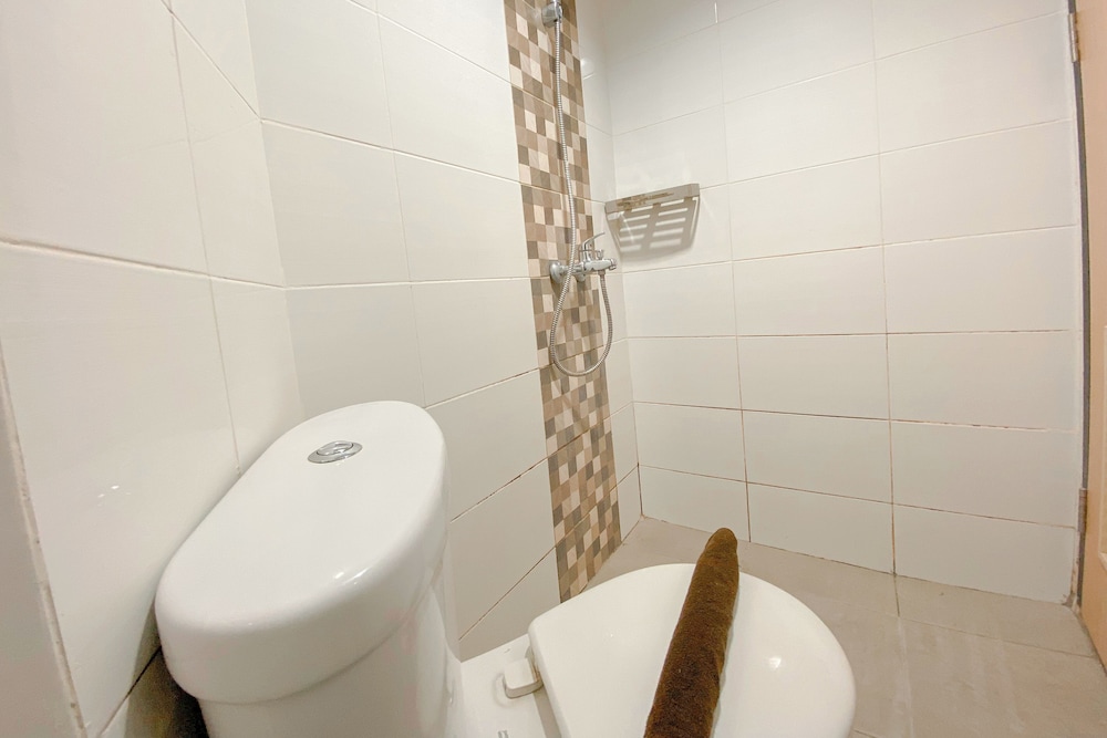 Restful And Homey 1Br Without Living Room At The Alton Apartment