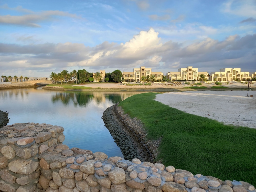 Remarkable 1-bed Apartment in Salalah view 2