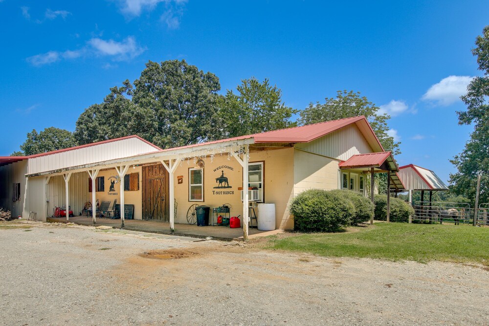 Tennessee Farm Vacation Rental w/ Game Room! view 5