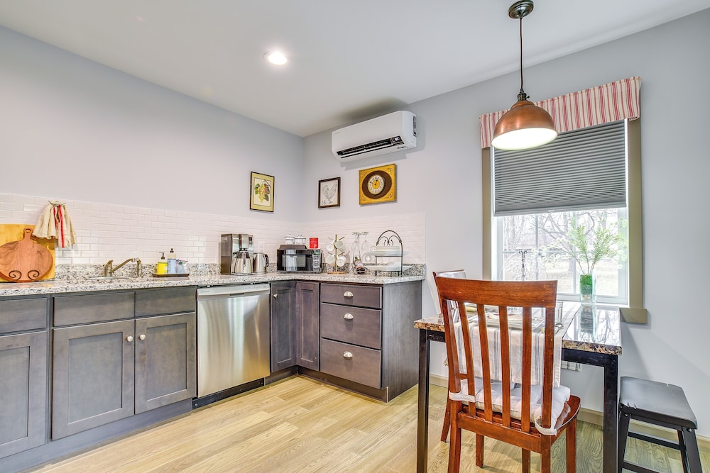 Seneca Lake Wine Trail Studio w/ Balcony & Views!
