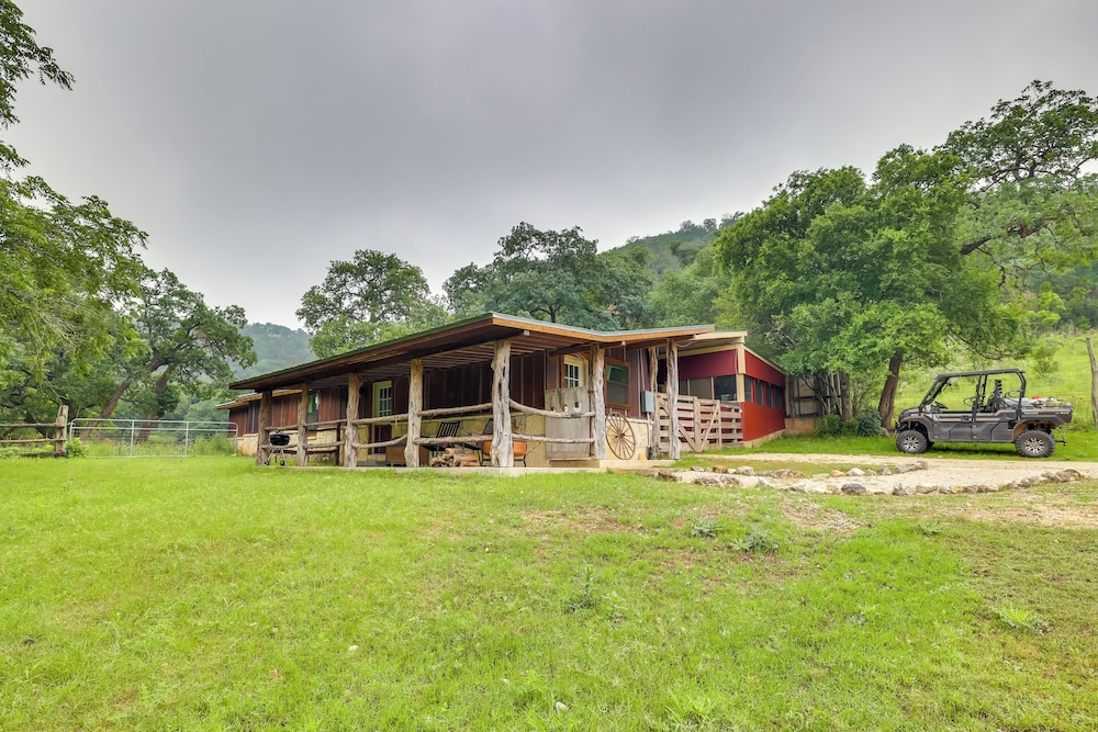 Rural & Horse-friendly Cabin ~ 24 Mi to Bandera! view 3