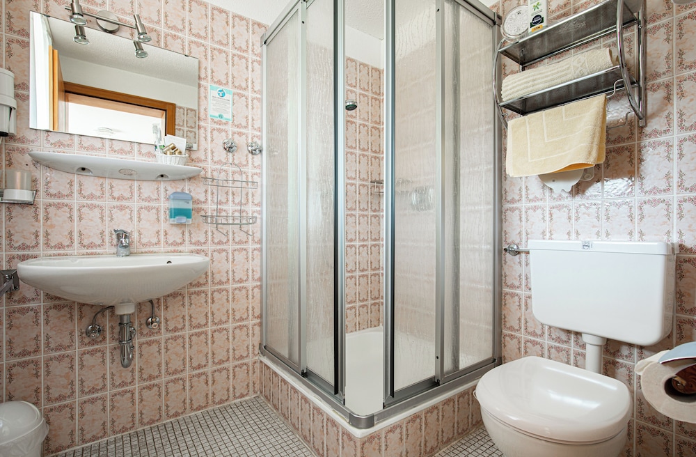 Waldhotel Auerhahn Bed & Breakfast