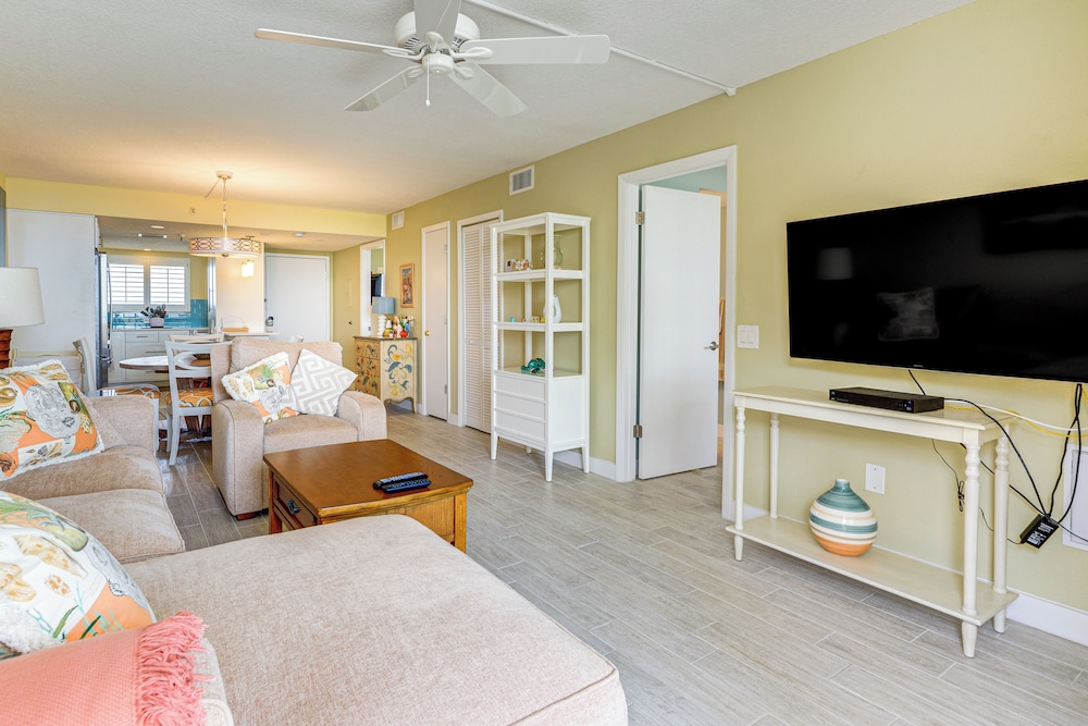 Gulf-view Condo w/ Beach Access in Hudson