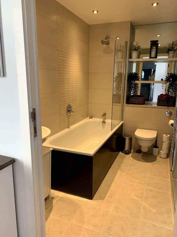 Stylish 2 Bedroom Apartment