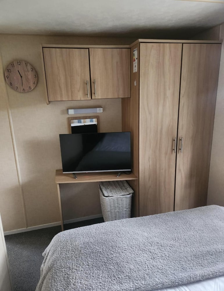 Warm and Snuggly 8-berth Static in Essex view 5