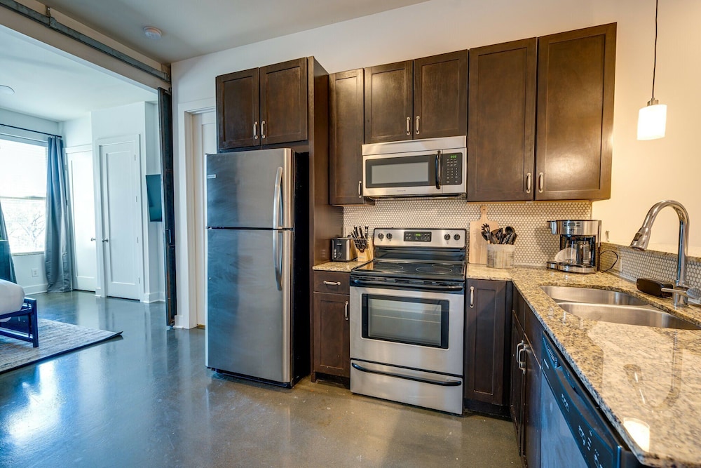 Lofts At 30th - Urban Lodge - Mins to Broadway!