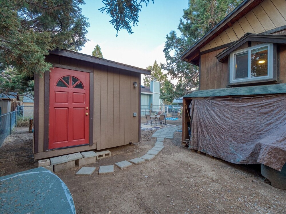 The Little Cabin That Could - Get Cozy In Big Bear 2 Bedroom Home by Redawning view 5