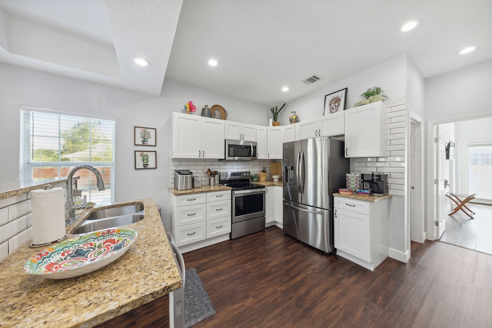 Walk to Alamodome! Stylish Home w/ Private Parking