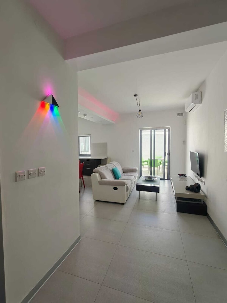 Pembroke Double Room with Private Bath