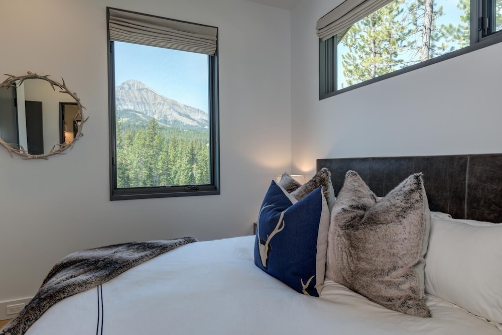 17 Lake Cabin 3 Bedroom Home by Moonlight Basin Lodging view 3