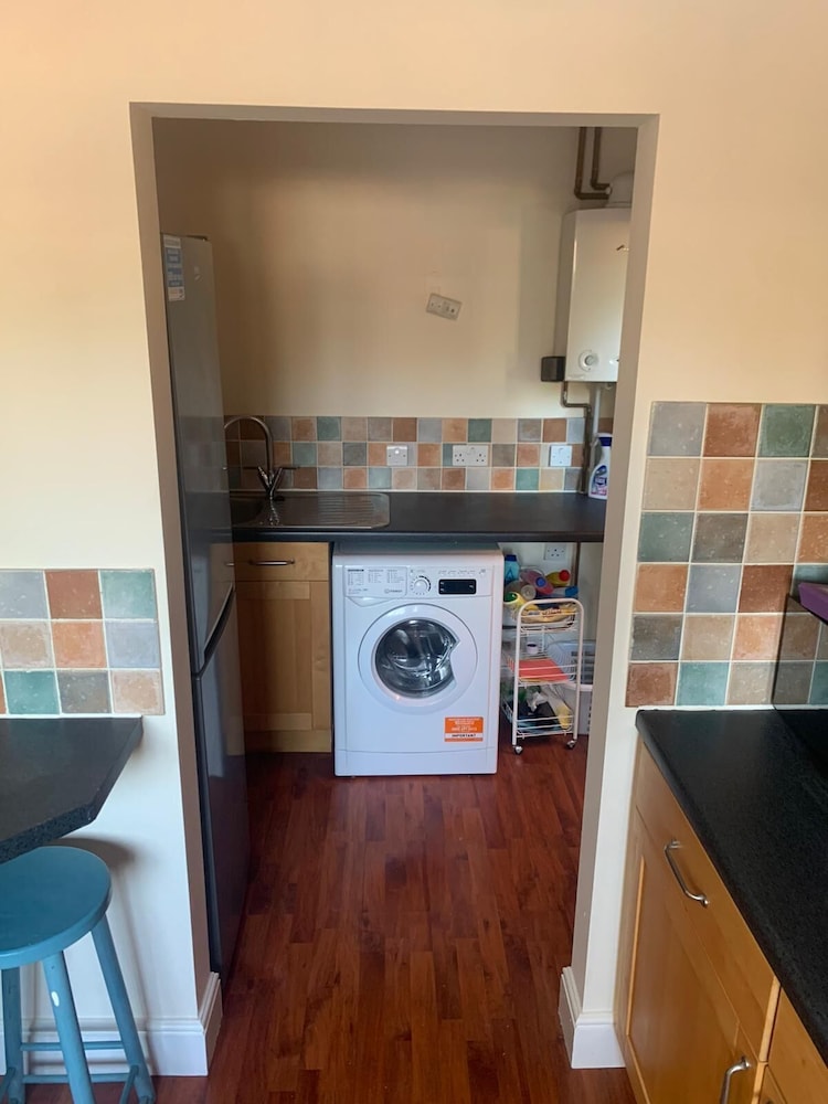 3 bedroom house in Reading view 5