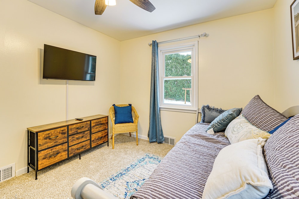 Near Detroit Metro Area: New Baltimore Home!