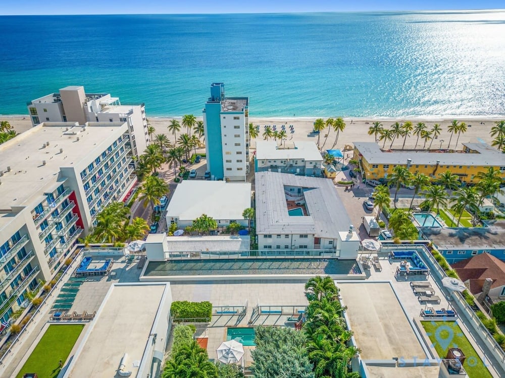 Hollywood Beach Haven Rooftop Pool Hot Tub view 2