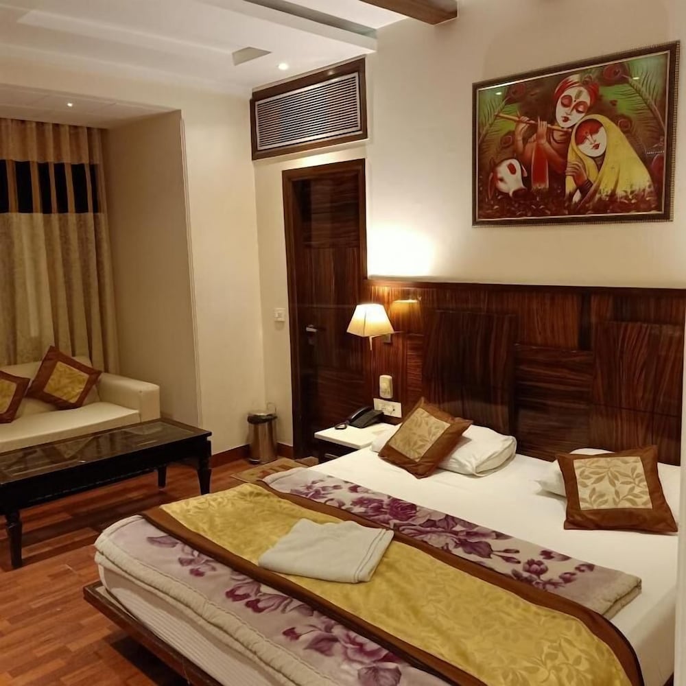 Hotel Geet Deluxe