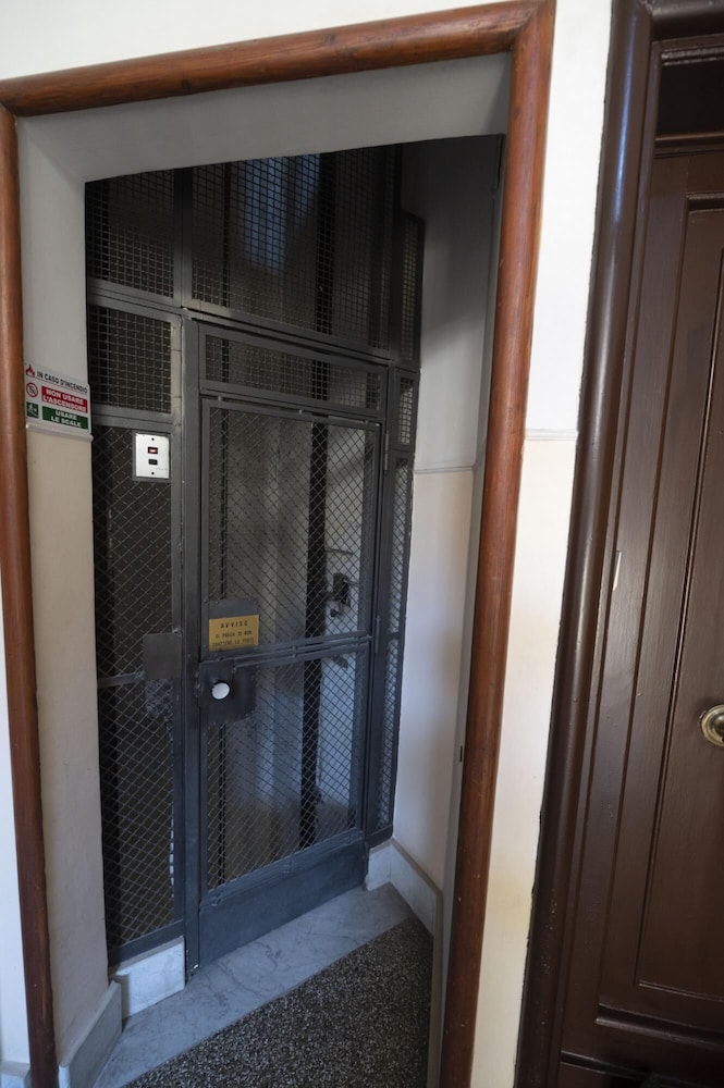 Testaccio Luminous and Large Apartment