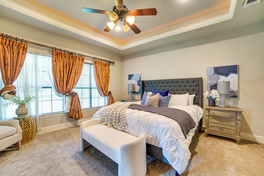 Spacious Texas Retreat w/ Community Pool