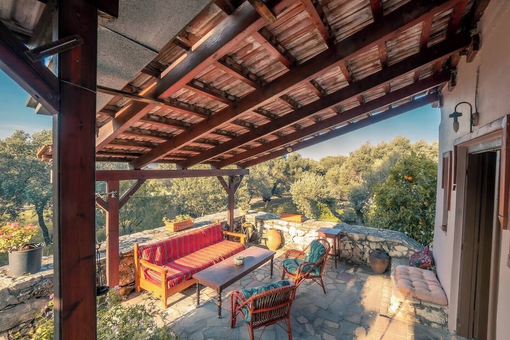 Rustic Retreat - Private Pool in Nature s Embrace