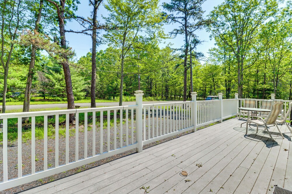 Home w/ Pool & Lake in Jim Thorpe: 6 Mi to Dtwn!