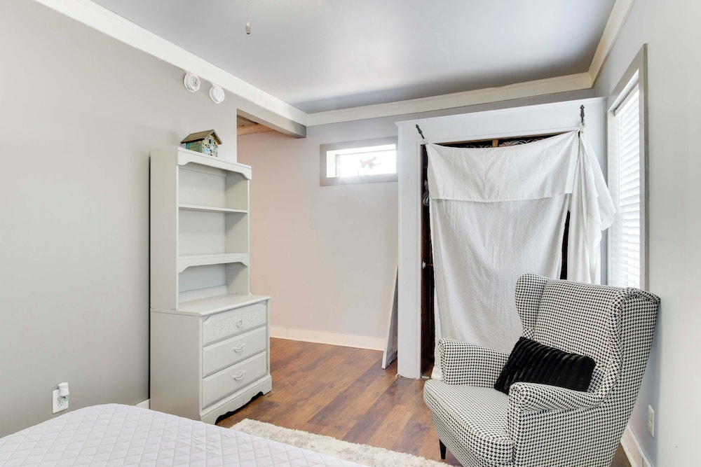 2 Mi to Self Regional MC: Updated Apartment