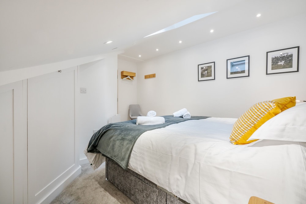 The Botanical Flat 1