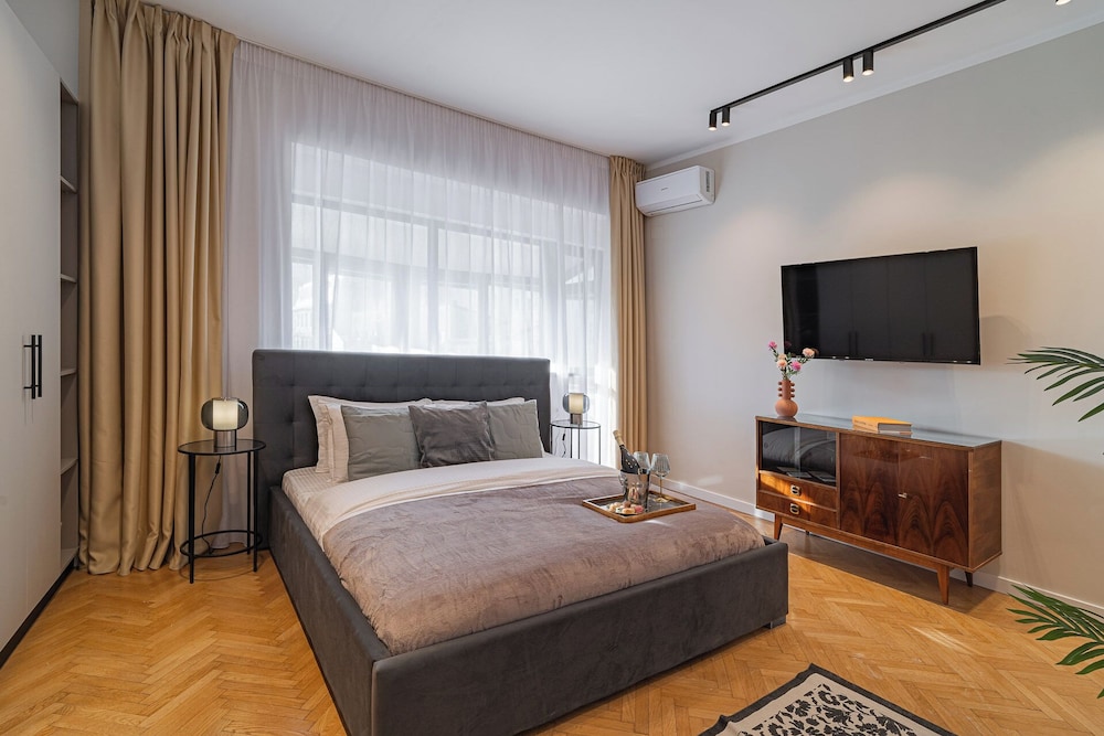 Contemporary 3-Bedroom Lofts - Modern Touches Meet Classic Elegance by Calea Victoriei