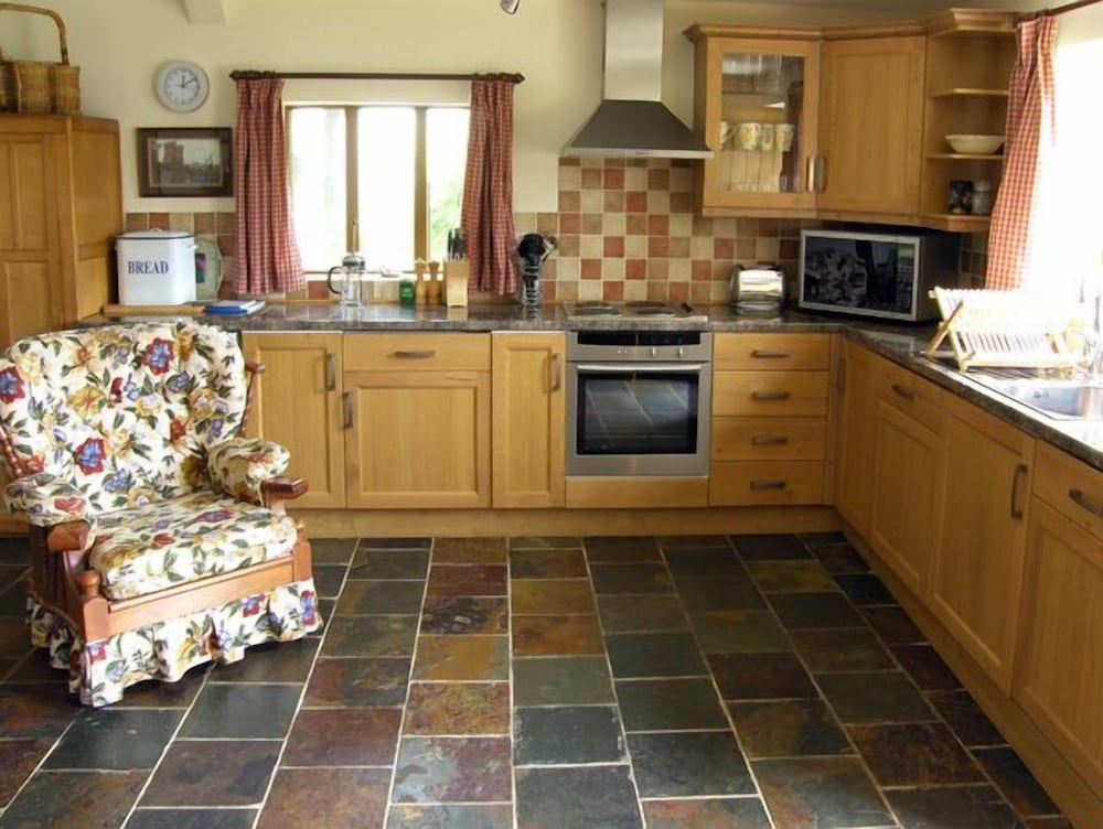 Shrewsbury Vacations - The Coach House - Property Image 4