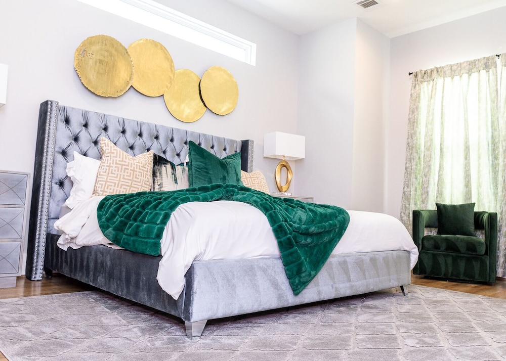 Stylish Luxury Downtown Home view 5