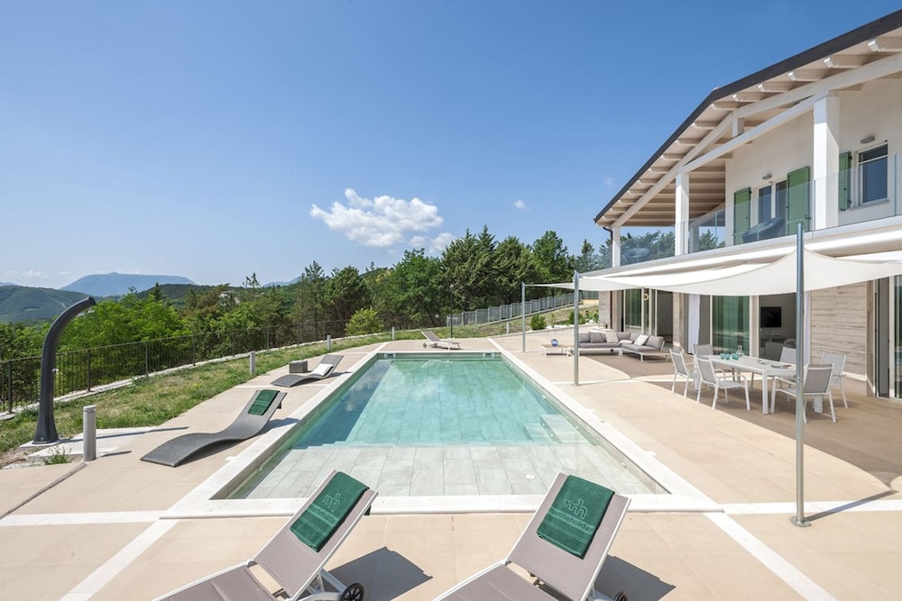 Villa Montefalcone 8 by Marche Holiday Villas