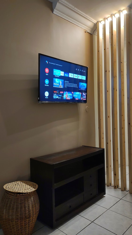 4-bedroom Athens Smart Stay - Base Rate - Extra Customisable