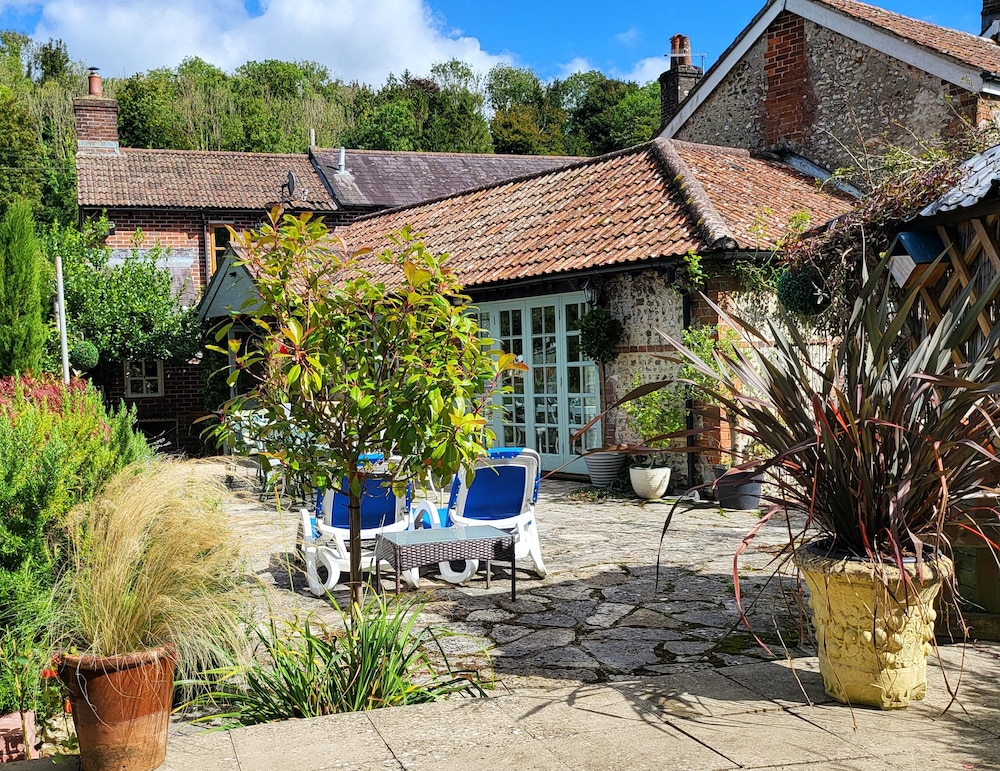 Escape the Ordinary - Dorset Village Vacation