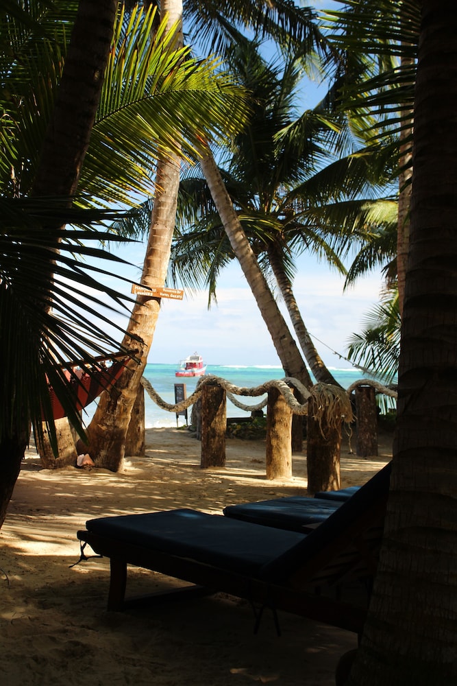 Little Corn Beach and Bungalow - Photo 35