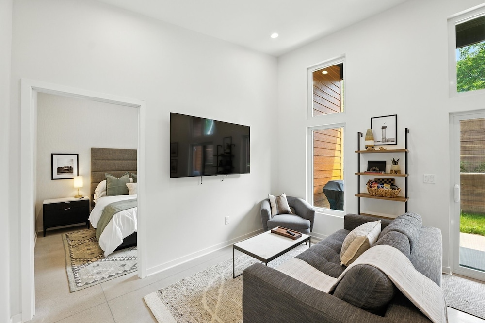 500 House - Unit D 2 Bedroom Townhouse