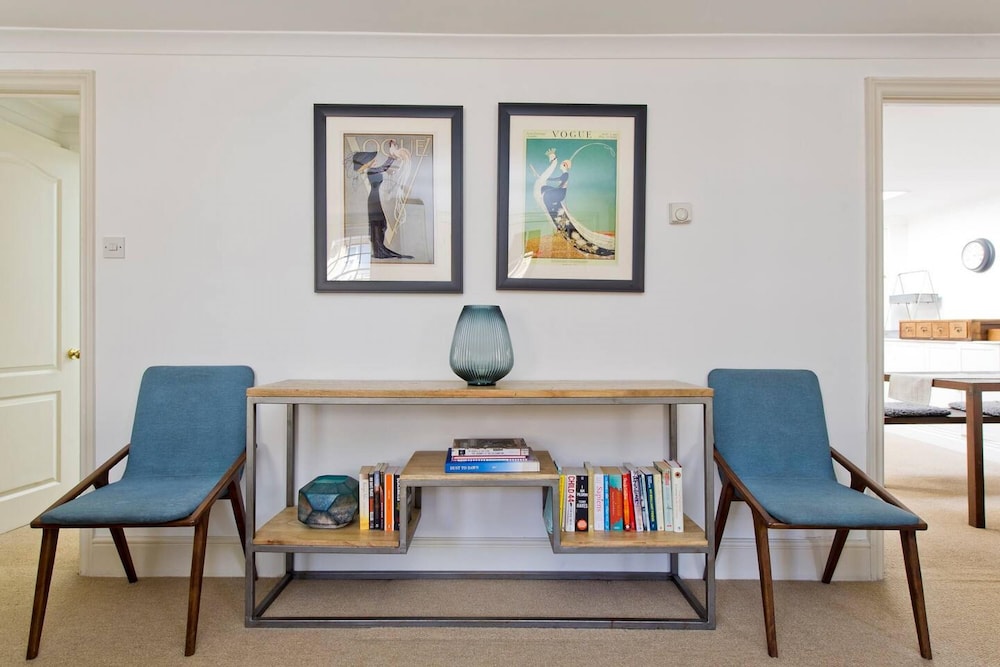 Traditional 2-bed Apartment Notting Hill