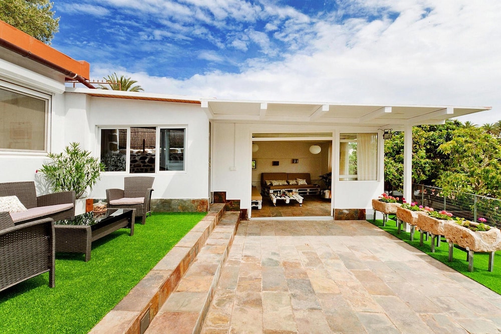 Villa With Pool and Beautiful Architecture photo 5