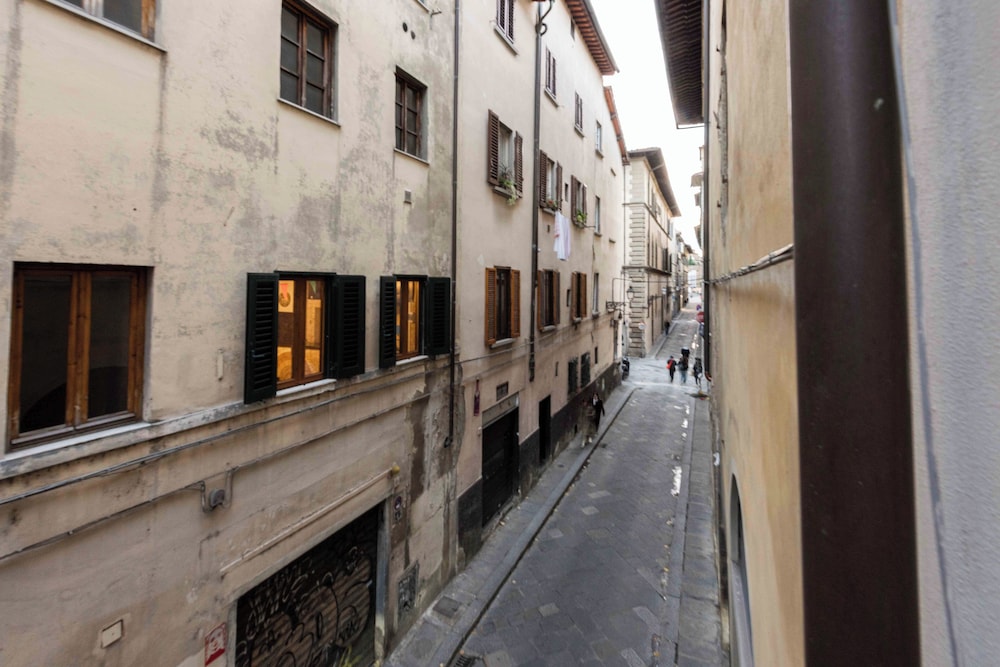Pepi Nest by MMega en Florence
