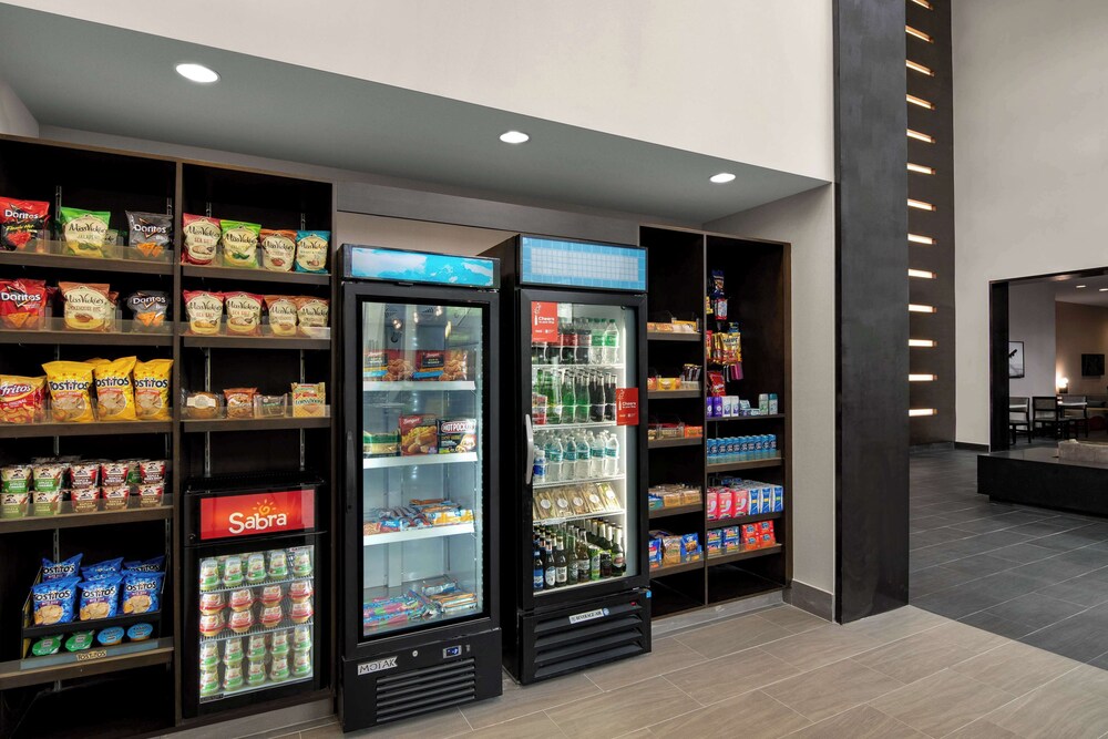 Elizabeth Vacations - Embassy Suites Newark Airport - Property Image 12