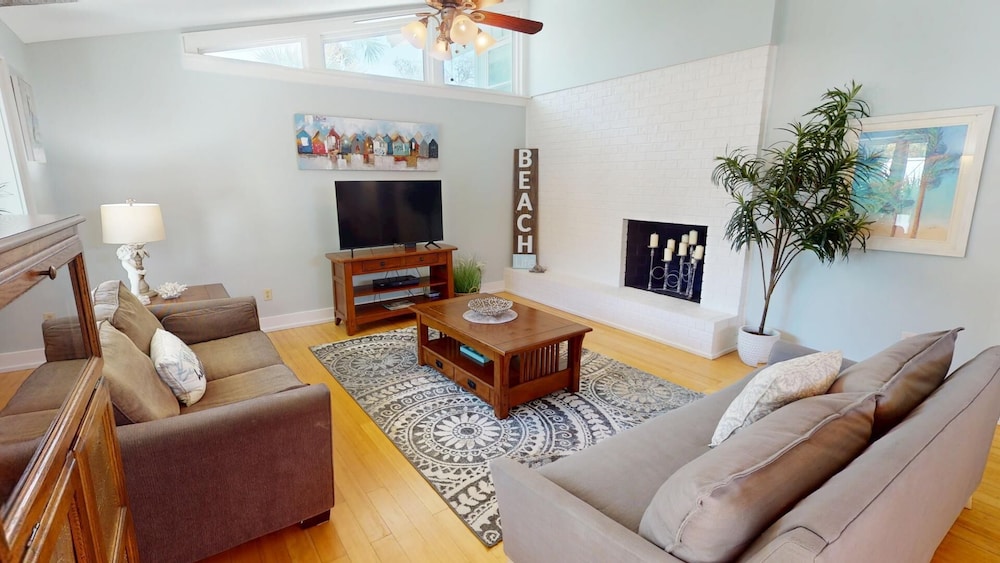 Peach on the Beach by Tybee Vacation Rentals