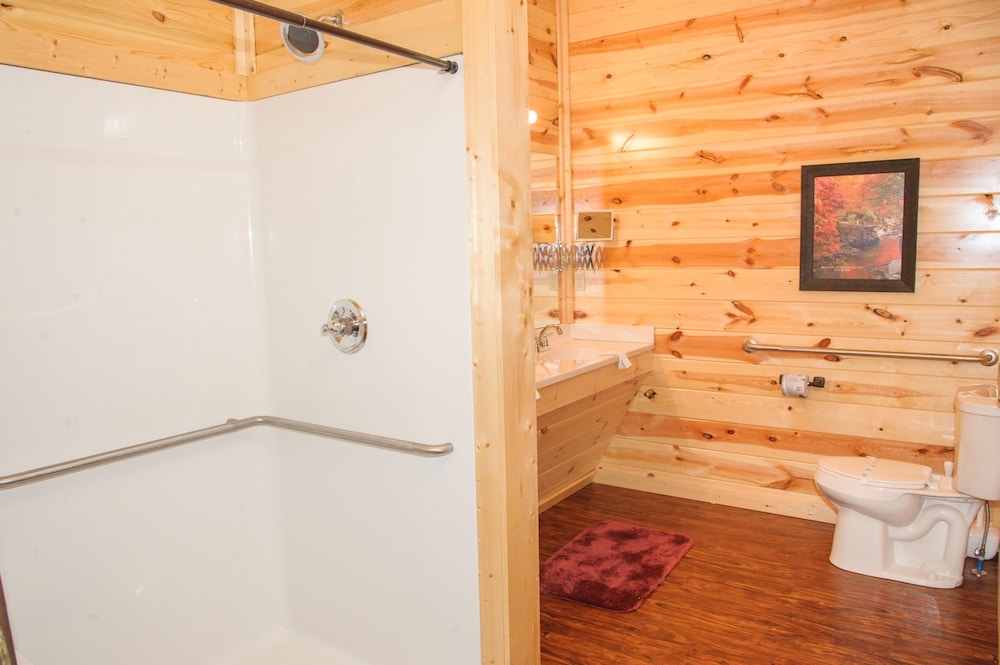 Breathtaking 14BR Cabin: Elevator Views Games Hot Tubs Galore, Billede 32