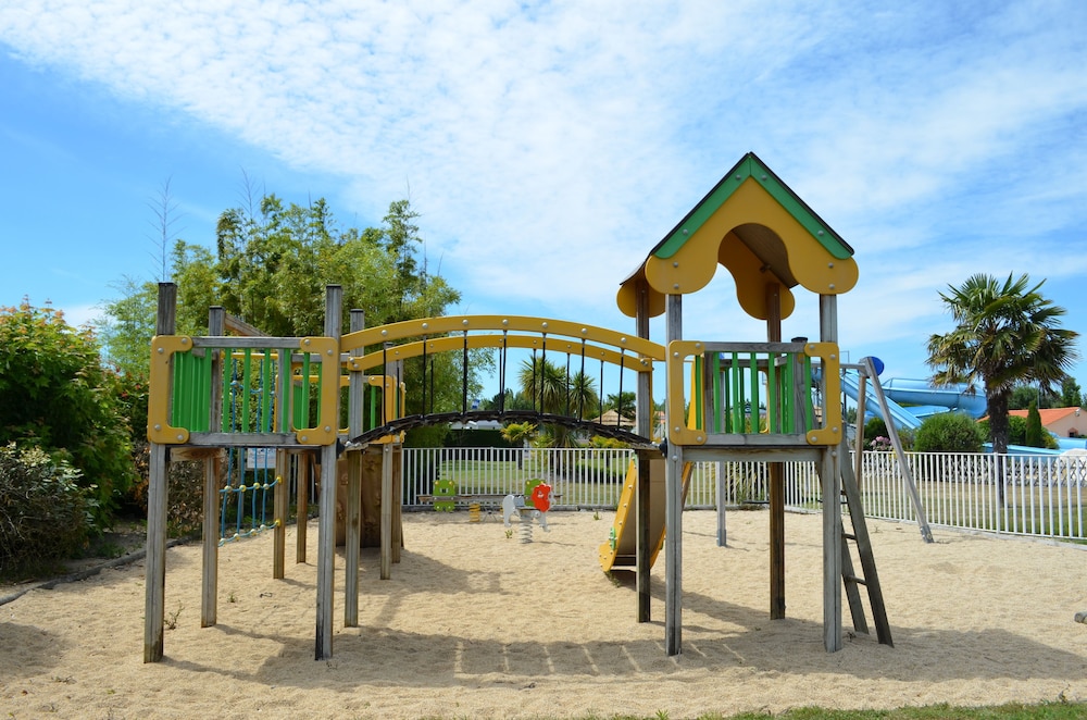 Camping Les Places Dorees