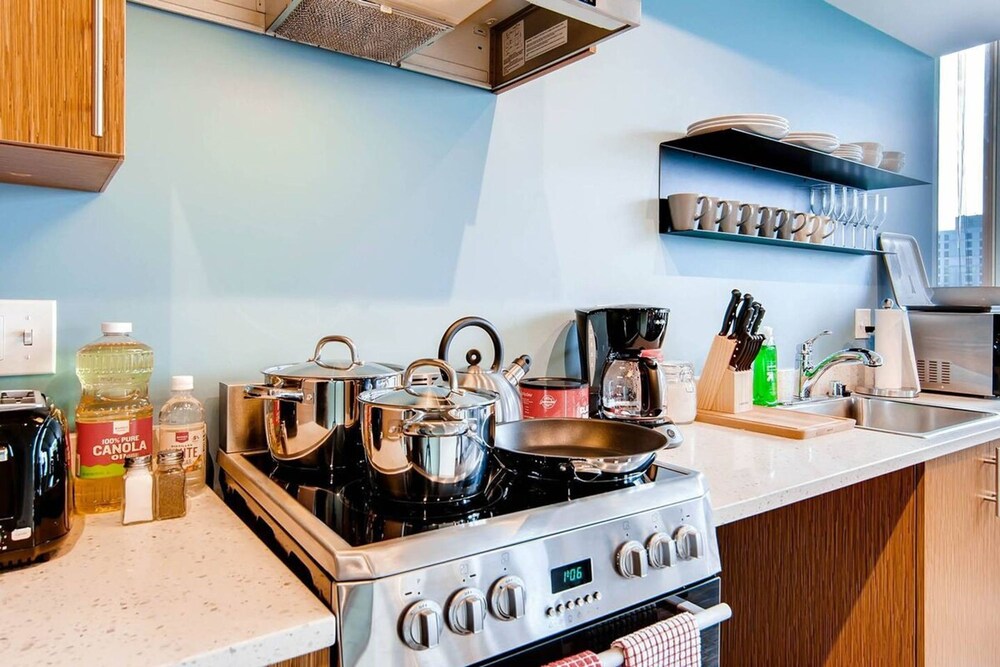 1 Location 2BR Across From Space Needle -vr1