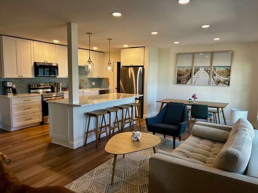 NEW Stunning Home-close to Beaches-pet Friendly