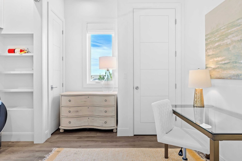 Crest One by Avantstay Rooftop Views, Pool Access, Golf Cart Included