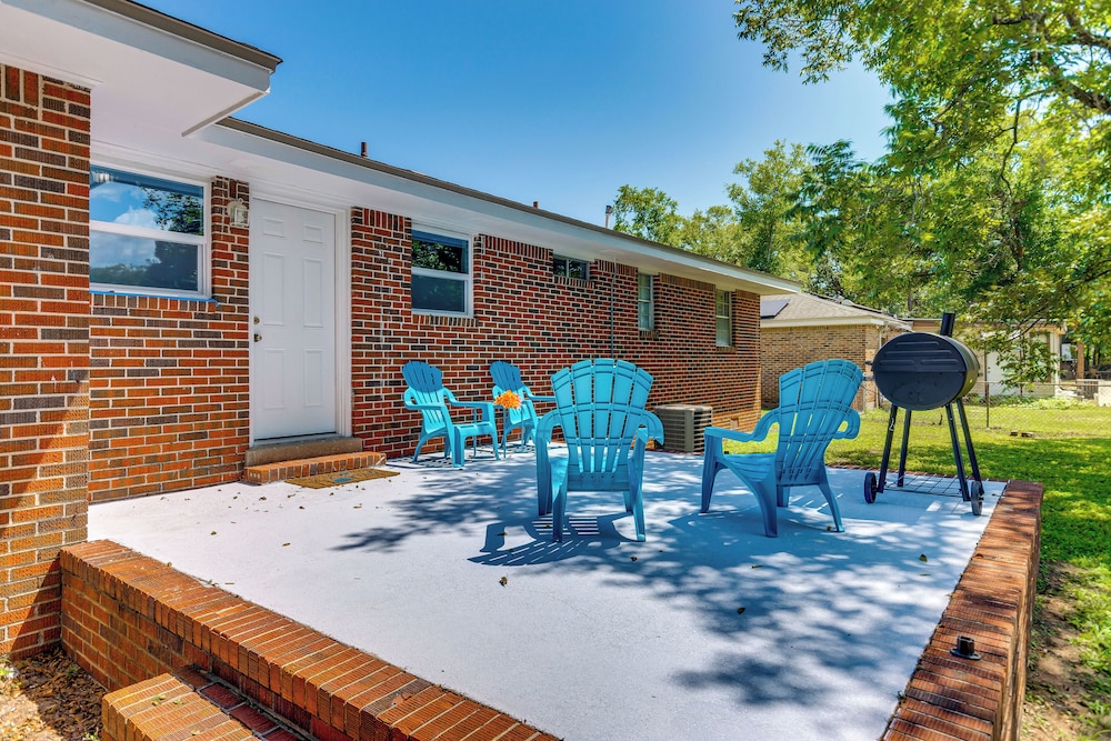 6 Mi to Dtwn Pensacola: Family-friendly Gem!