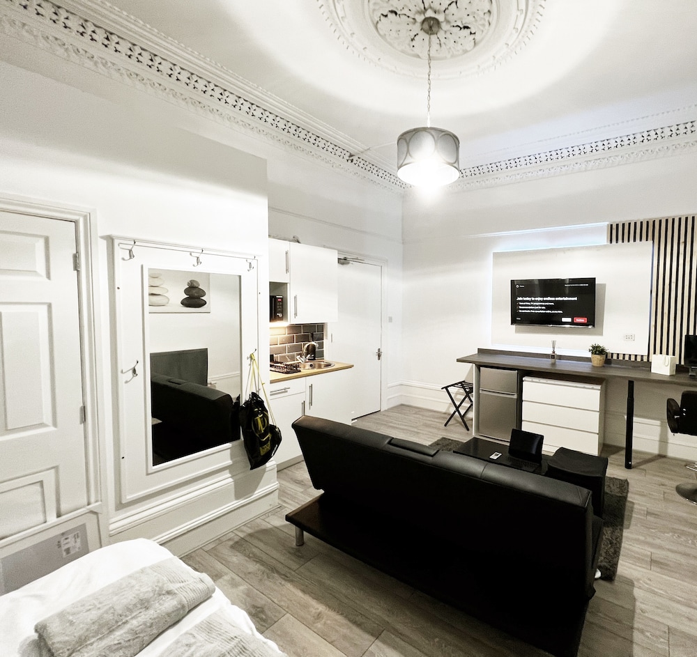Erin Court Mansion -Suite 11