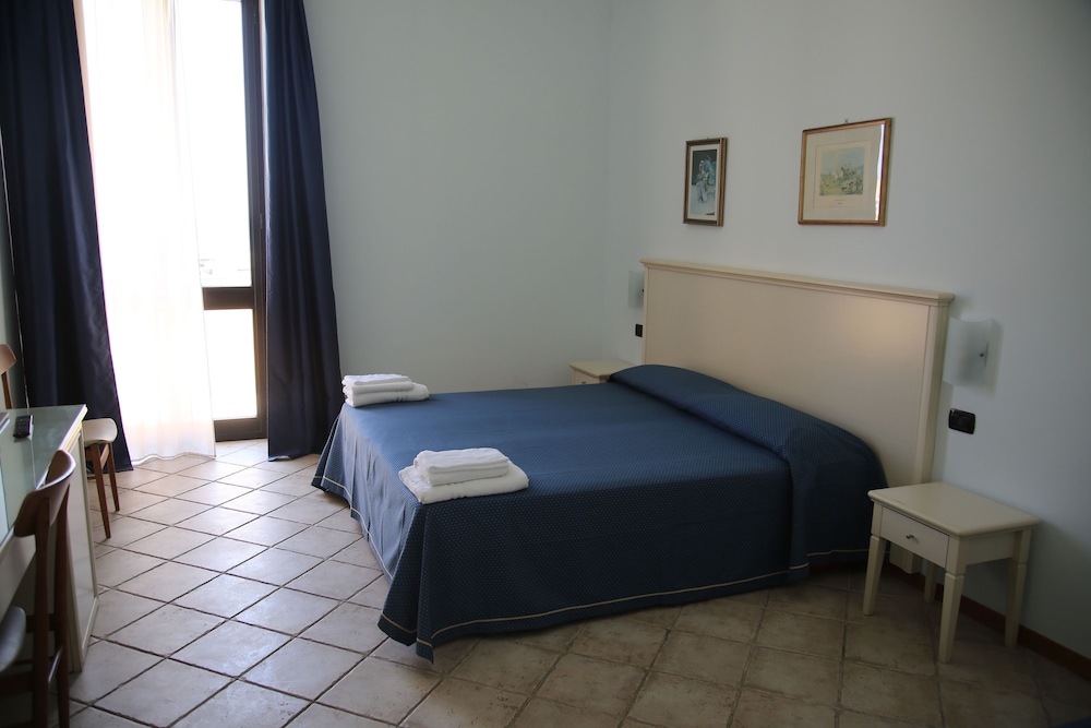 Hotel Miramare en Otranto — bedroom