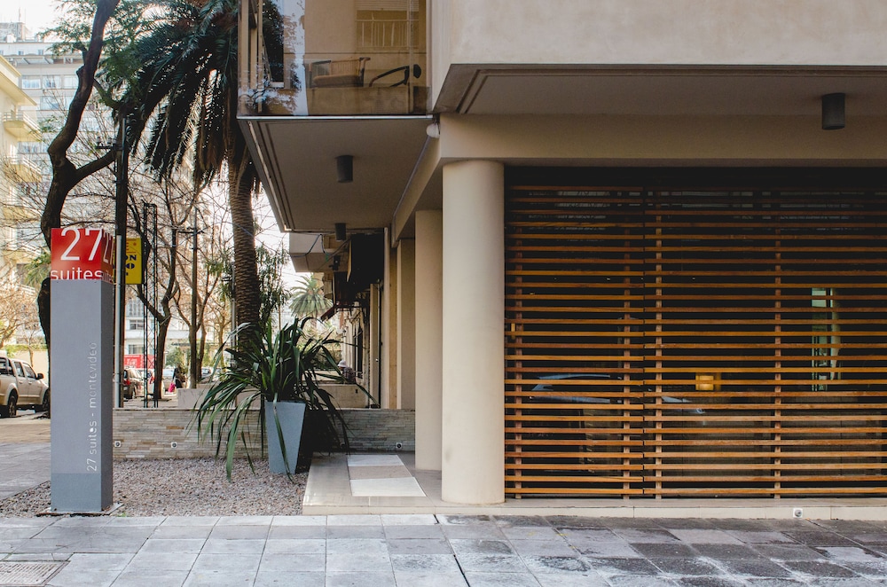27 Suites Apart Hotel