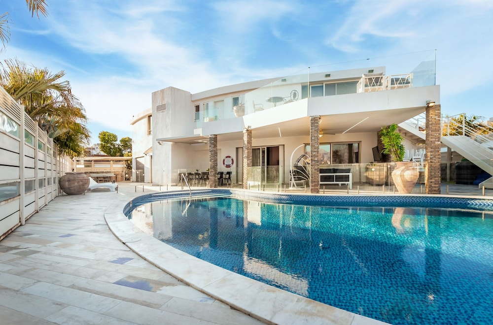 YalaRent Villa Enorma with Private Pool