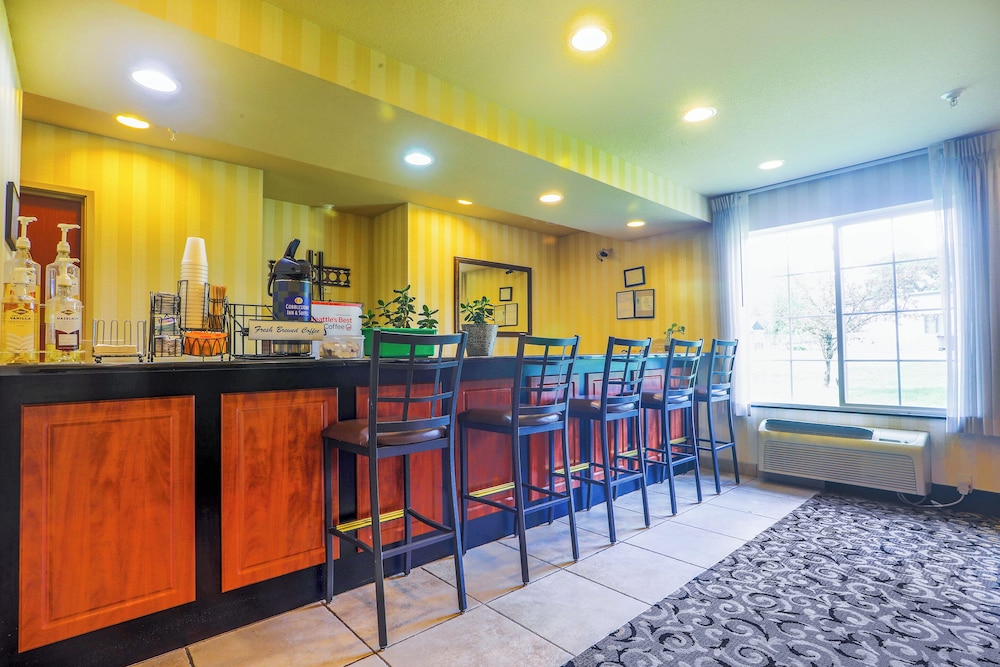 Evansville Inn & Suites By OYO