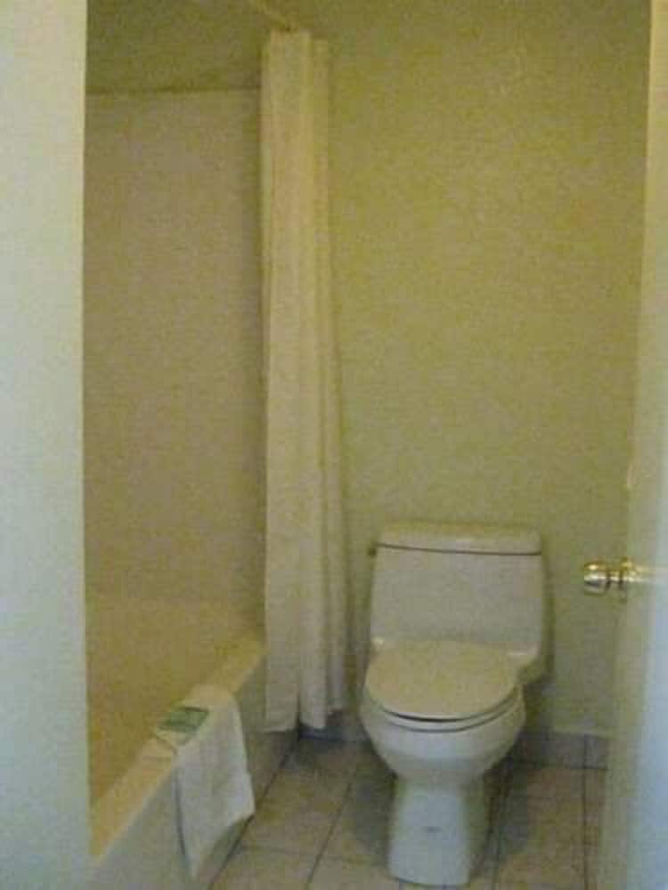 Barstow Vacations - Desert Inn Motel - Property Image 7